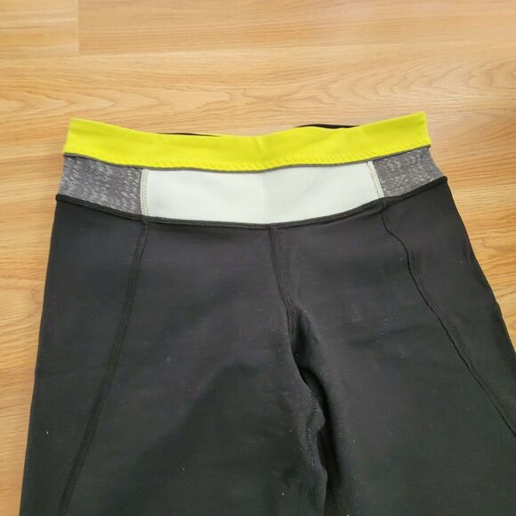 CLEARANCE!!! 💥 Lululemon Size 6 Black Slit Back Flared Yoga Capri Pants - Picture 10 of 11
